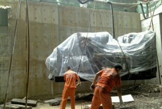 大型發(fā)電機(jī)組搬運(yùn)