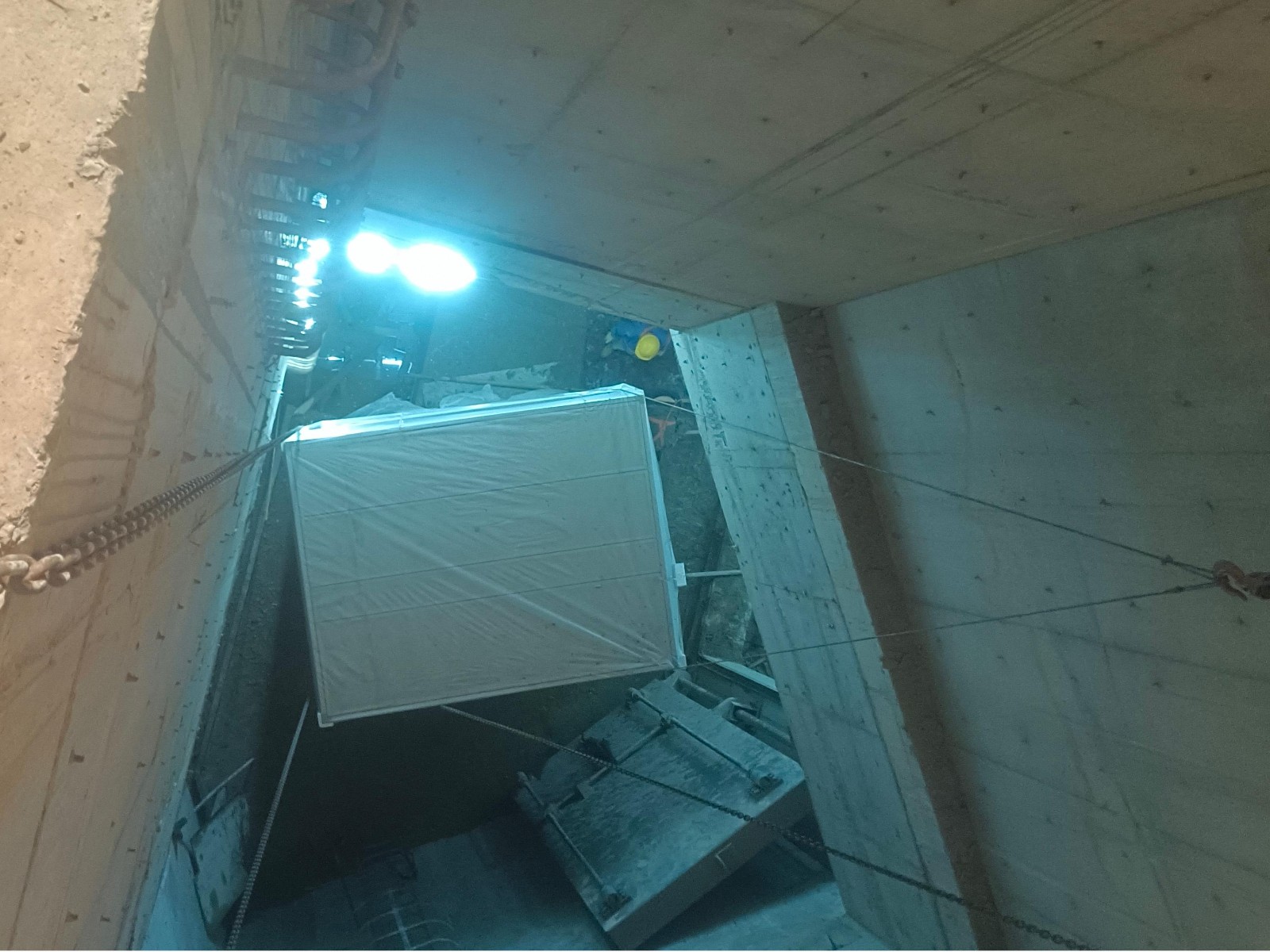  地鐵六號線空調吊裝